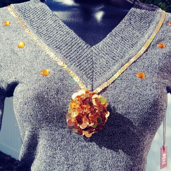 Poof NWT Christmas Sweater sz Sm Gray Gold Sequins - Picture 13 of 13